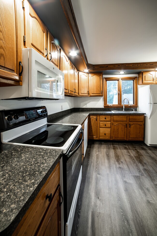 Building Photo - 29 Ellwood Ave