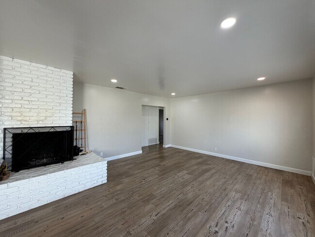 Foto del edificio - Beautiful 3 Bedroom Home in West Covina