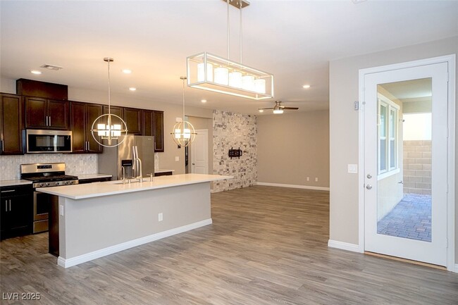 Building Photo - 829 Riverlawn Pl