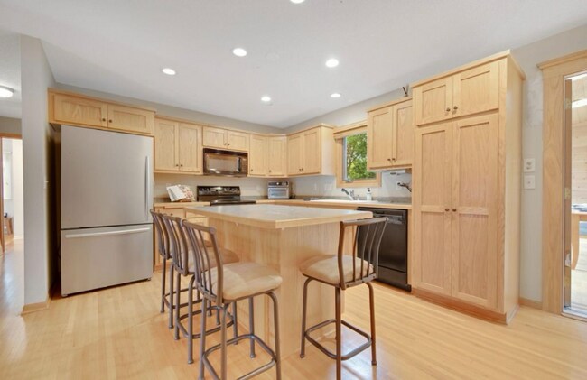 Foto del edificio - 1238 Shryer Ave E