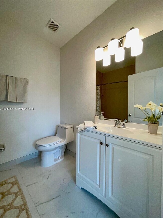 Building Photo - 2637 SE 16th Terrace