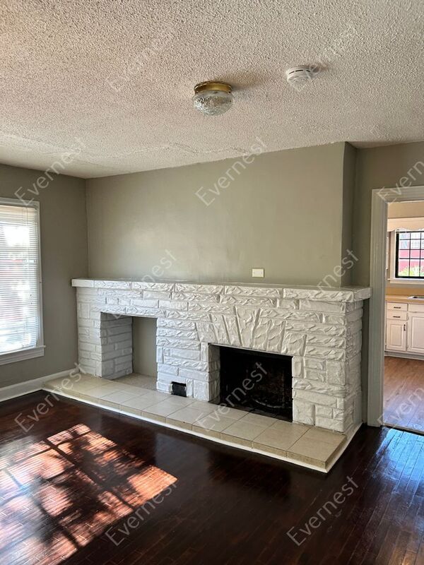Building Photo - 106 Avenue V