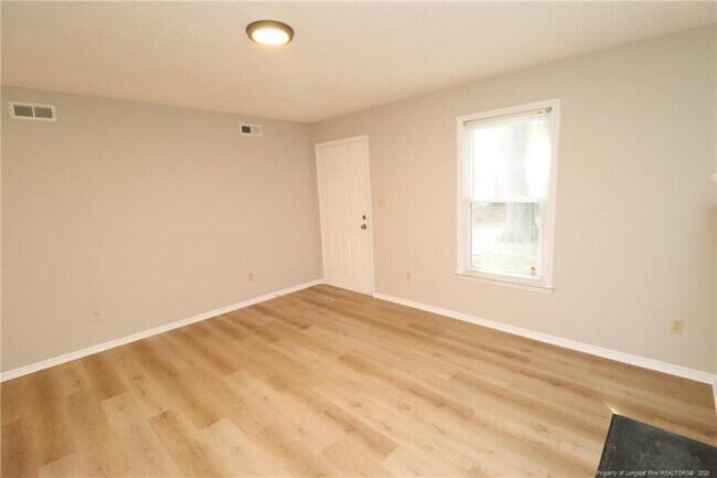 Foto del edificio - 3901 Lexington Dr