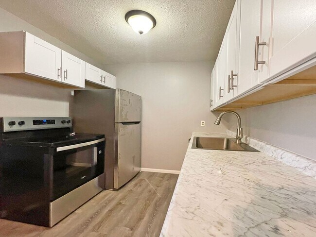 Foto del edificio - Newly Remodeled 3-Bedroom Townhome in Tonk...