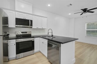 Building Photo - 8410 Sunnyhill St