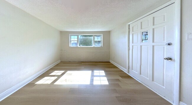 Foto del edificio - 5506 Staley Dr