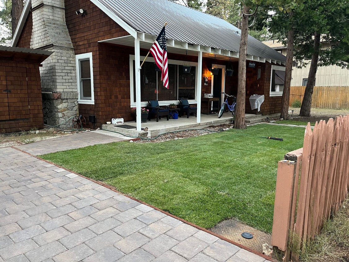 Primary Photo - Lovely home with lake views available for ...