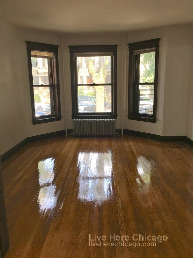 Primary Photo - 1300 W Newport Ave