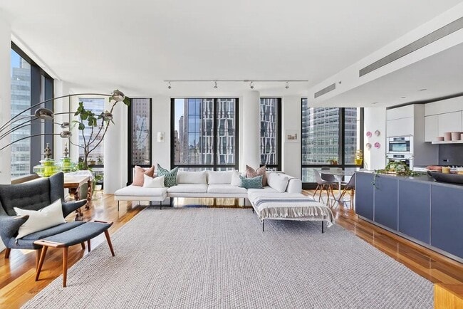 Building Photo - 101 Warren St