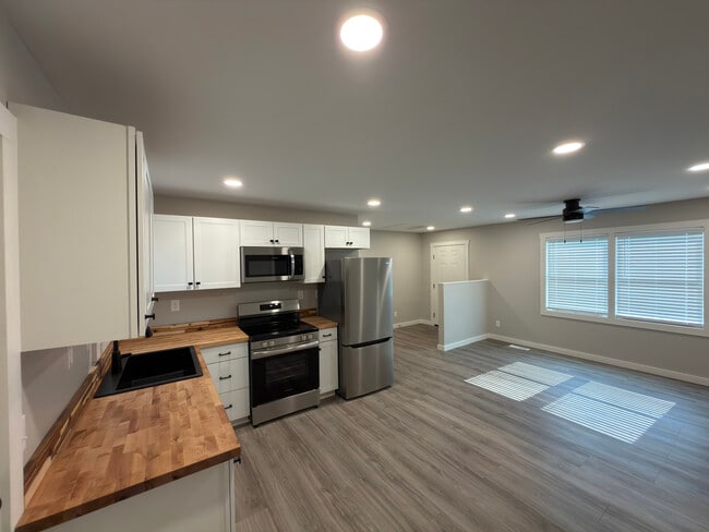 Building Photo - 10 Gentlebreeze Ln