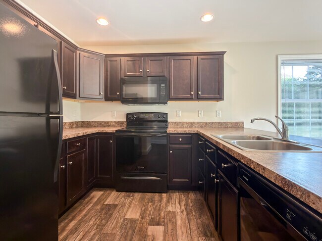 Foto del edificio - 141 Cedarwood Dr