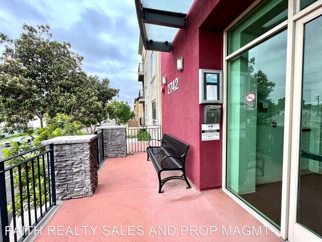 Building Photo - 1 br, 1 bath House - Cabrillo Senior Condo...