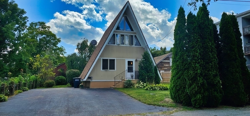 Primary Photo - 74 Harrington St
