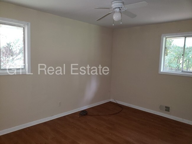 Foto del edificio - 2 bedroom duplex unit