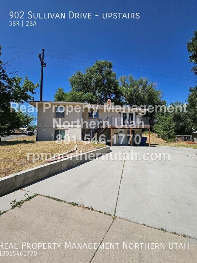 Building Photo - 902 Sullivan Dr