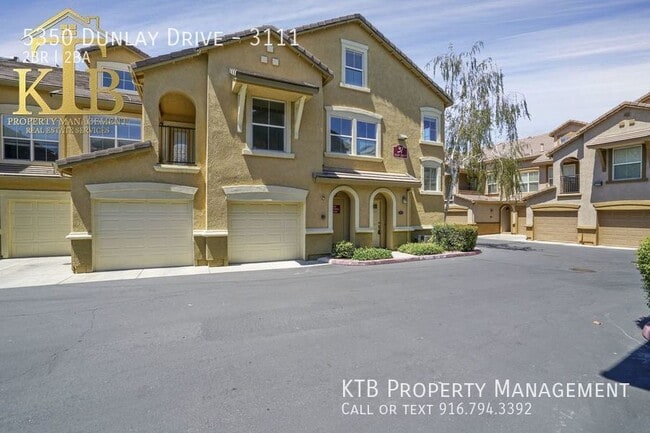 Building Photo - Wonderful 2 bedroom Condo, 2 Car garage