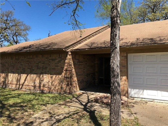 Foto del edificio - 1403 Bayou Woods Dr