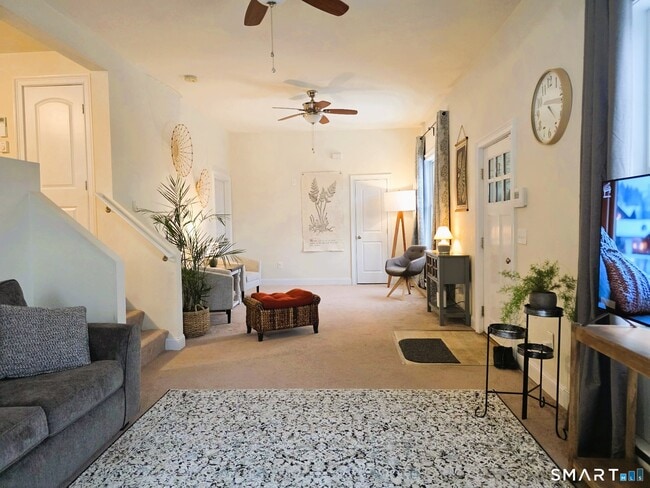 Building Photo - 611 Military Hwy