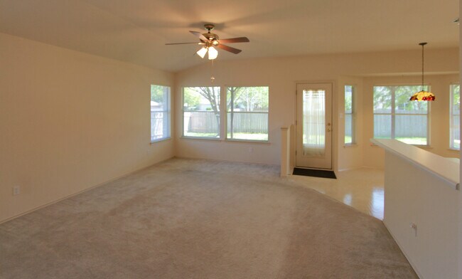 Foto del edificio - 3 Bedroom, 2 Bath Home in Cedar Park