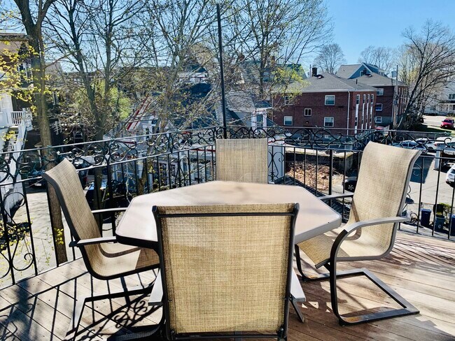 Foto del edificio - 4 Sparhawk St