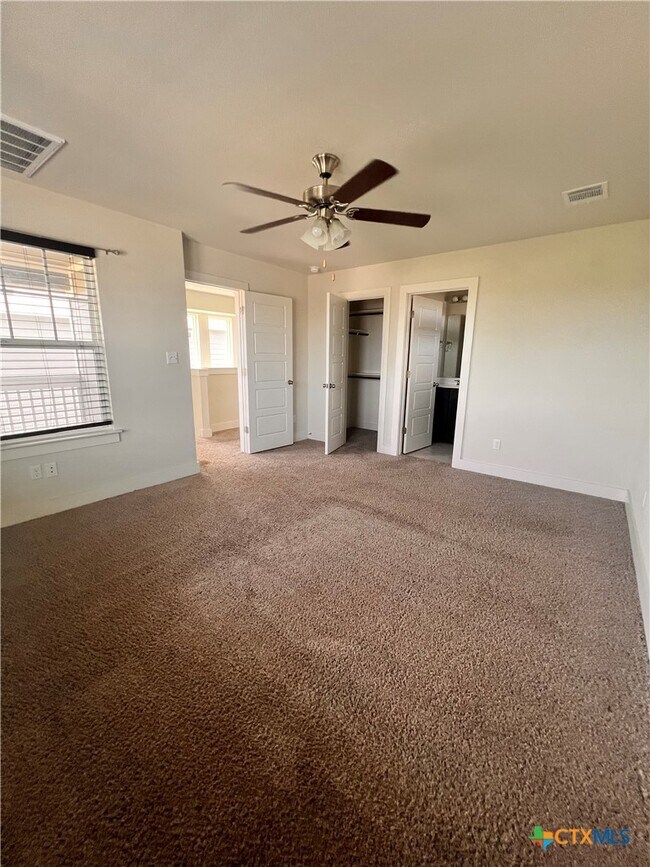 Building Photo - 100 Clearlake Dr
