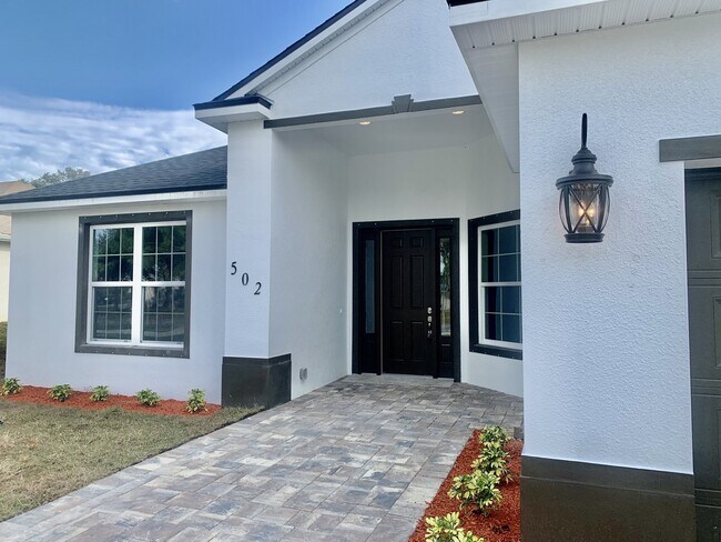 Foto del edificio - "Spacious 4-Bedroom 3-Bath with In-Law Suite & Granite Finishes in Palm Bay!"
