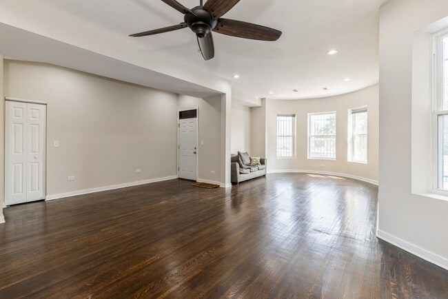 Foto del edificio - 6014 S Prairie Ave