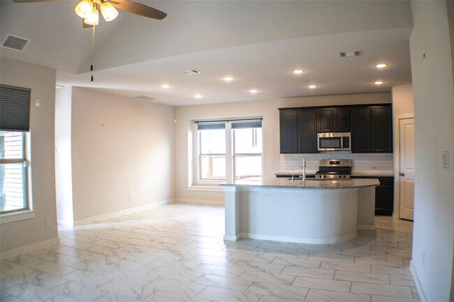 Building Photo - 8215 Prairie Rye Dr