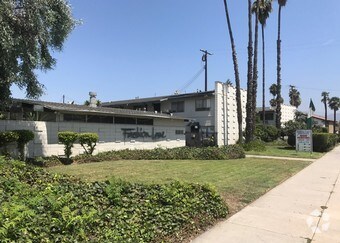 Foto principal - 3815 Baldwin Ave