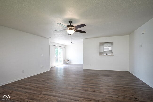 Building Photo - 1723 Farm Meadow Dr