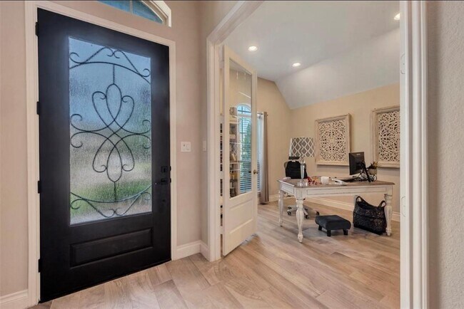Foto del edificio - 2333 Mayfield Trail Ct