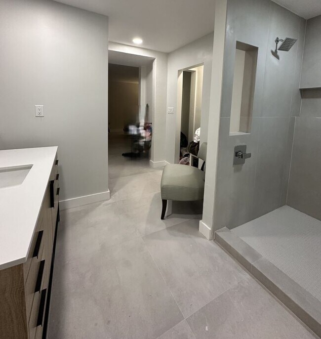 Foto del edificio - 831 NW 20th Ter