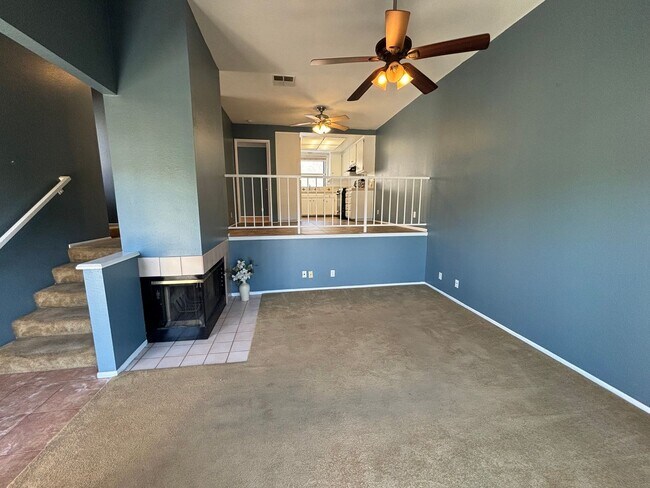 Foto del edificio - Spacious 3-Bedroom Townhome with Community...