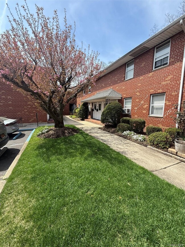 Foto del edificio - 1690 Grand Ave