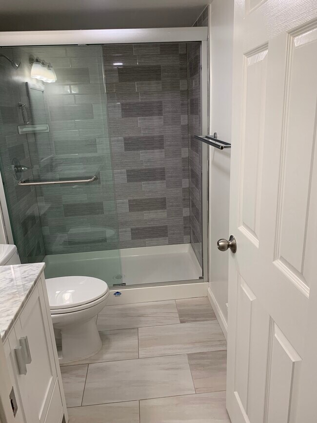 Building Photo - 90 Camelot Ct