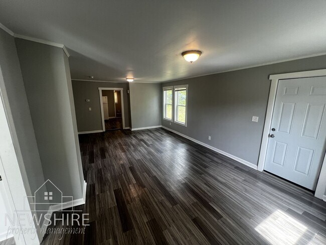 Foto del edificio - Recently Remodeled 3 Bedroom Home with Large Backyard and Covered Front Porch