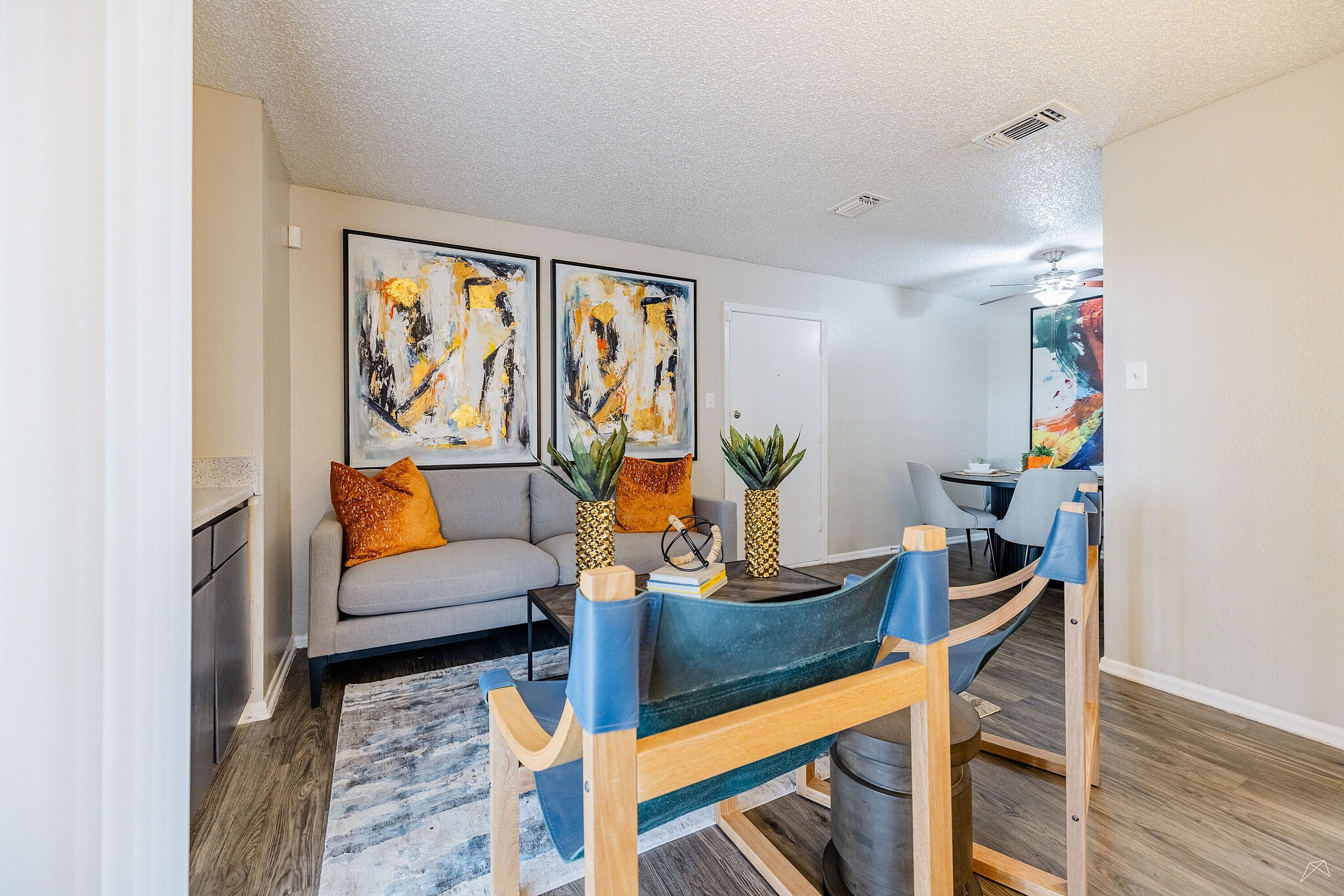2555 Ne Loop 410