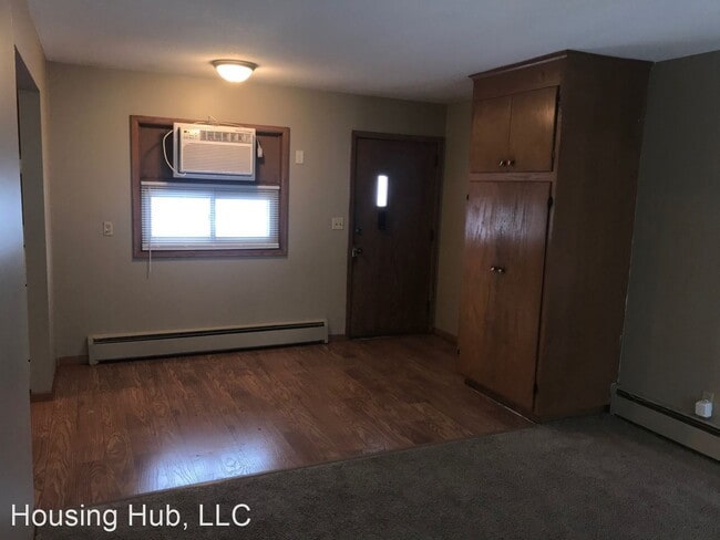 Building Photo - 2 br, 1 bath Apartment - 7700 Bloomington ...