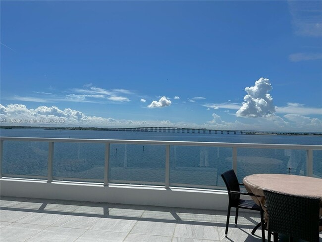 Building Photo - 1541 Brickell Ave