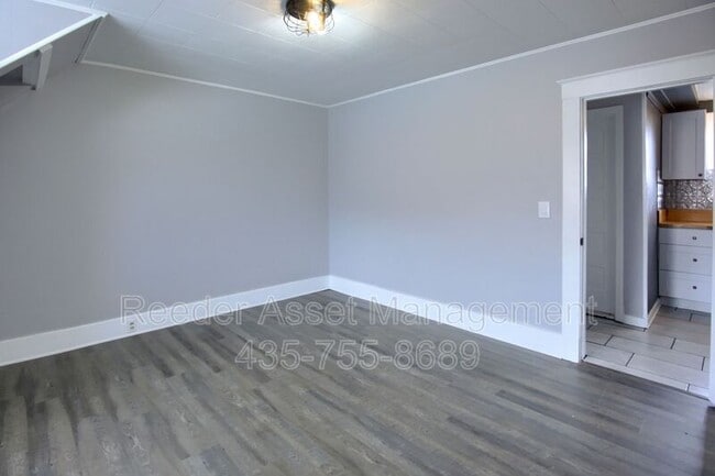 Building Photo - 867 26th St