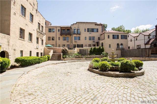 Foto principal - 215 Middle Neck Rd