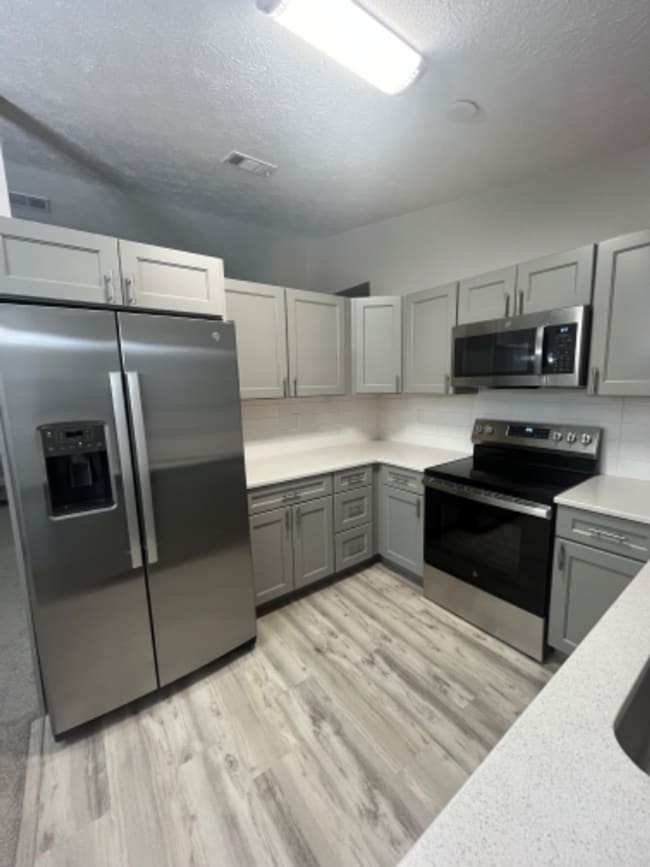 Updated 2/2 in Indian River Estates - Updated 2/2 in Indian River Estates House