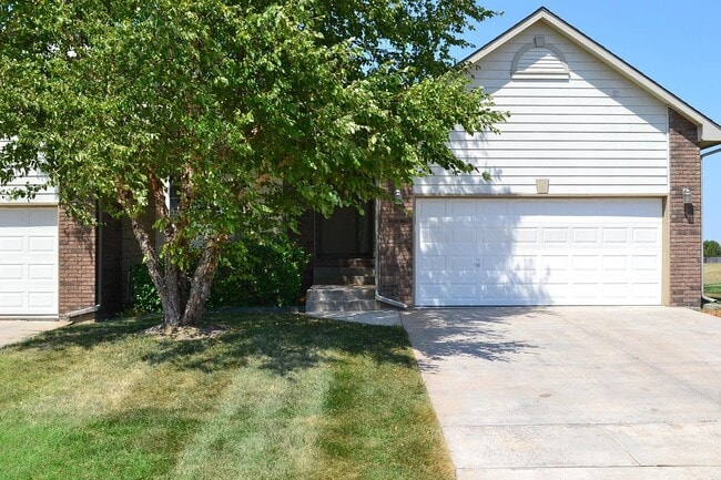 Building Photo - 6022 E Ironhorse Cir