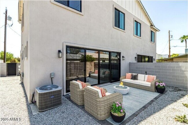 Foto del edificio - 902 W Hazelwood St