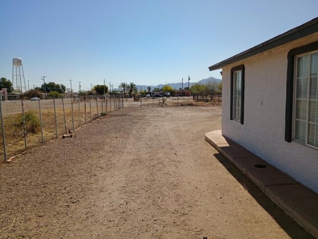 Building Photo - 2 bedroom in Eloy AZ 85131