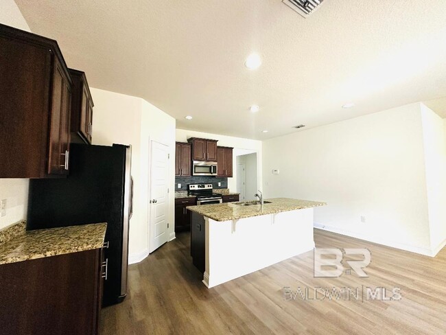 Foto del edificio - 7842 Barrington Ln