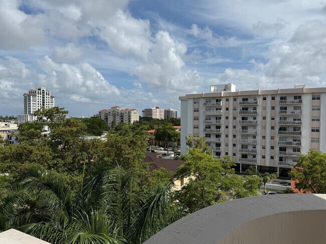 Foto del edificio - 50 Menores Ave