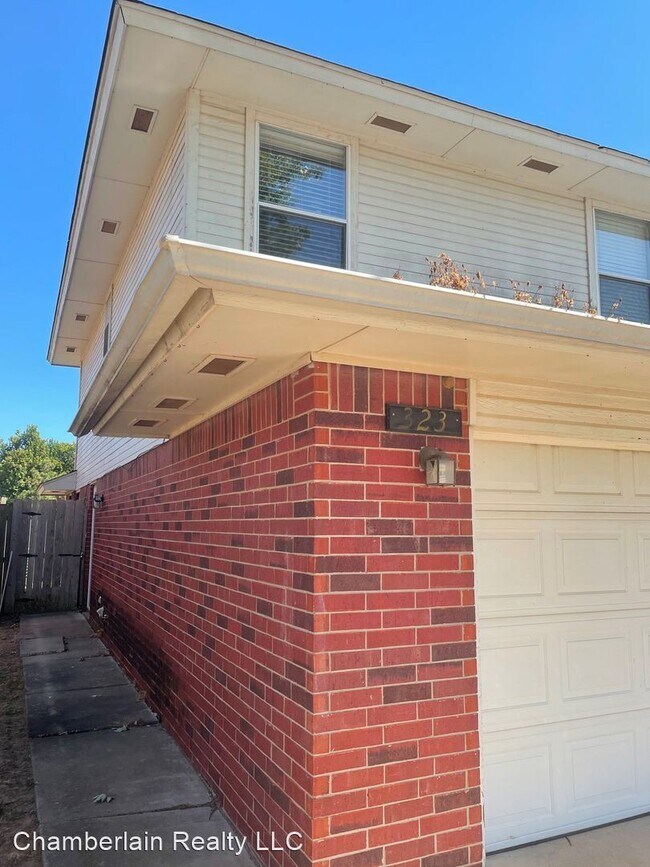 Building Photo - 3 br, 2.5 bath House - 323 Potomac Dr