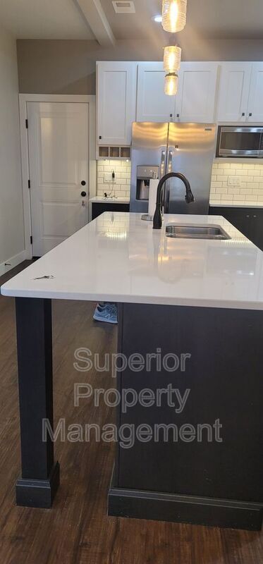 Foto del edificio - 523 W 17th St