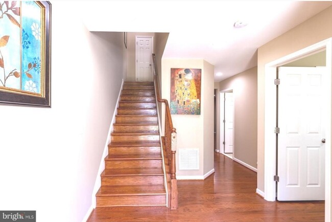 Foto del edificio - 44122 Turf Field Square